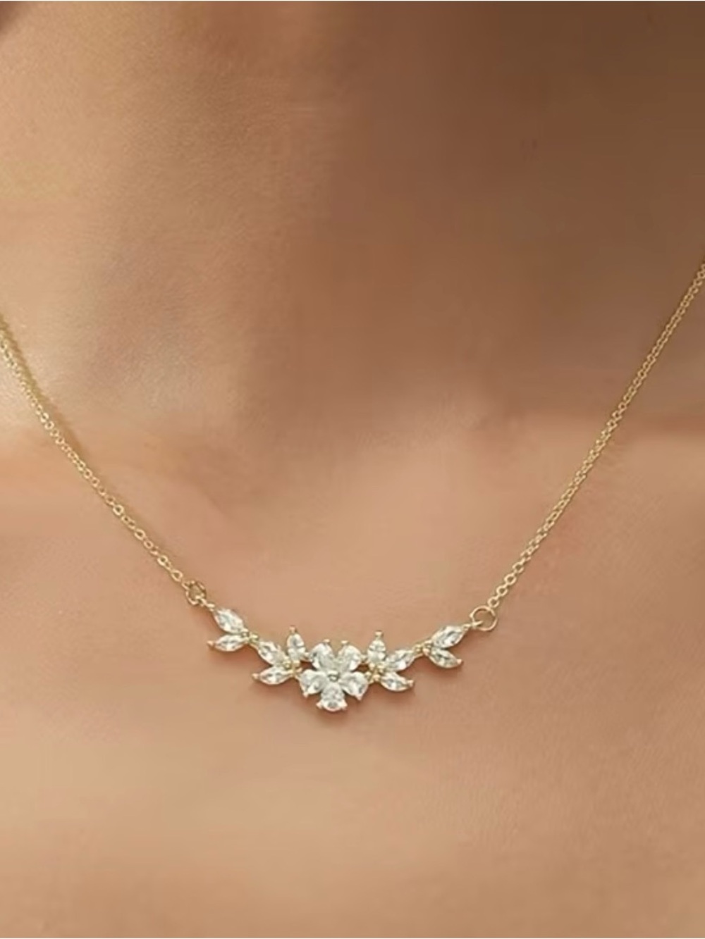 Gold Flower Crystal Pendant Necklace - Elegant Women's Jewelry